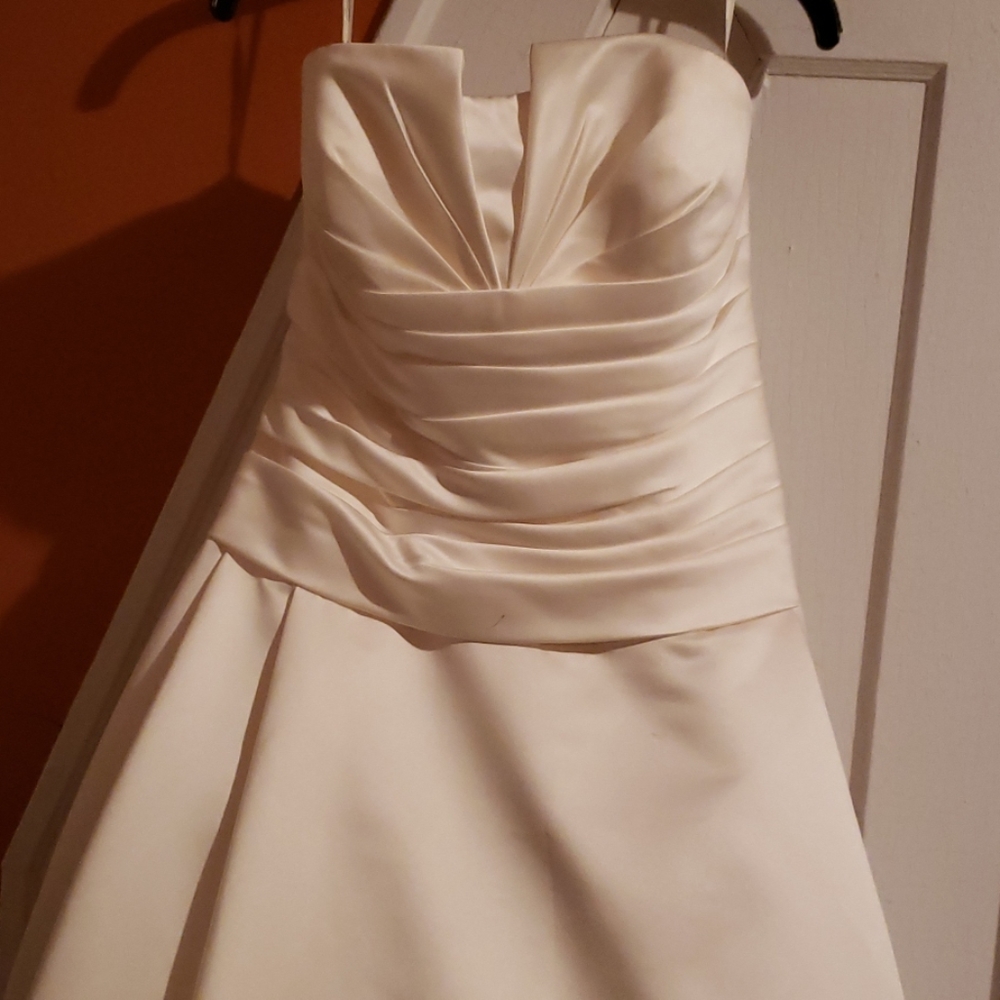 Wedding gown with train(worn once):)